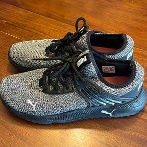 Puma men’s tennis shoes - size 10.5